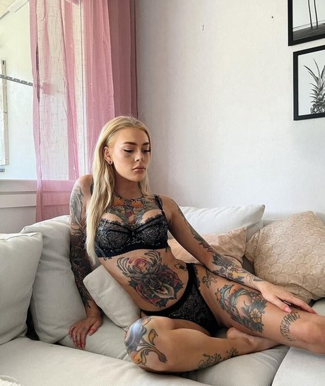 Foto di nudo di fuga di OnlyFans di Aurajoutsenlampi