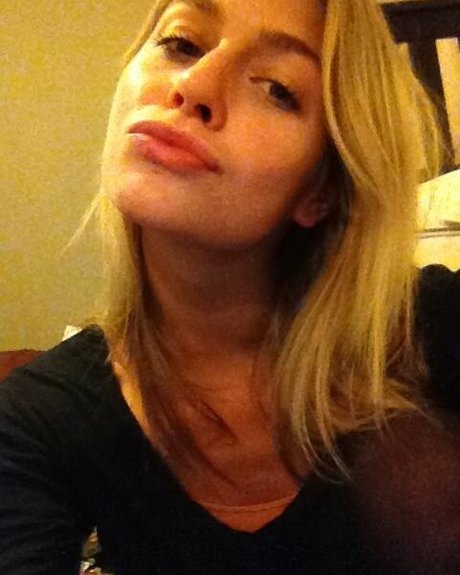 Naken lekkede OnlyFans-bilde av Annie Mcginty