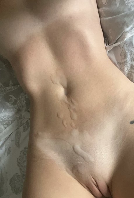 Naakte gelekte OnlyFans-foto van Alli12g