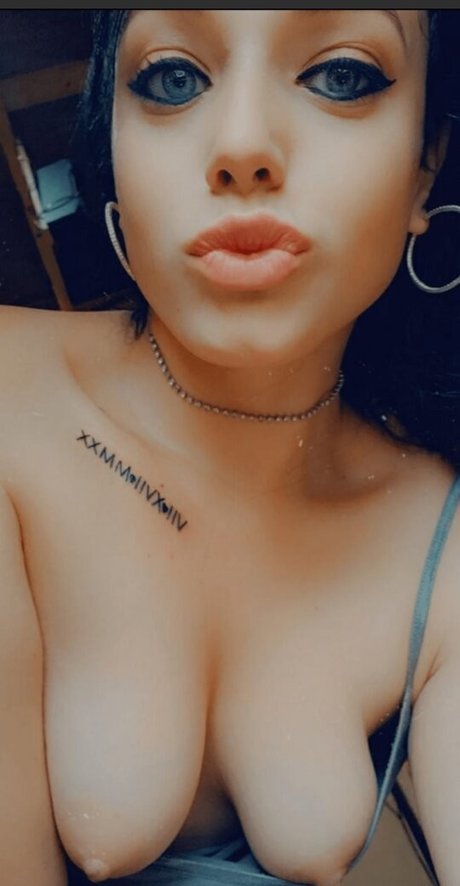 Alasti lekkinud OnlyFans-i pilt Valerierosee