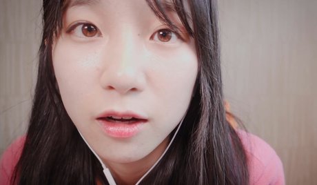 Nacktes geleaktes OnlyFans-Foto von Latte Asmr