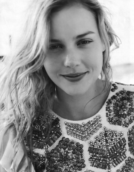 Naken lekkede OnlyFans-bilde av Abbie Cornish