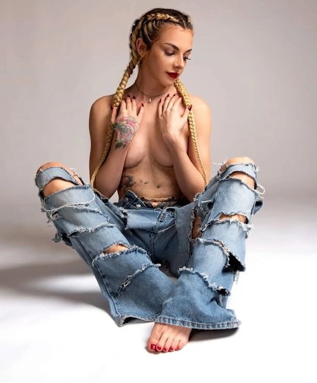 Foto di nudo di fuga di OnlyFans di Gothbabyx