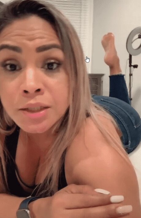 Обнаженная фотография утечки OnlyFans от Guzzupielcanela20