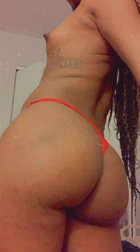 Nacktes geleaktes OnlyFans-Foto von Itsalani