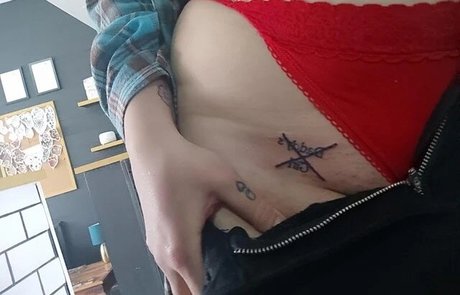 Nahá fotka uniklých OnlyFans od Bozsuicide