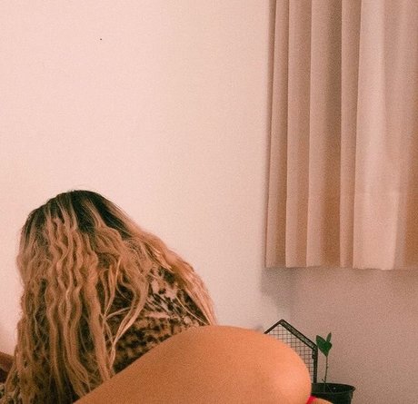 Foto di nudo di fuga di OnlyFans di Magraku