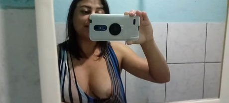Foto di nudo di fuga di OnlyFans di Linda Top