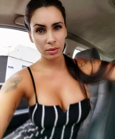 Foto di nudo di fuga di OnlyFans di Laura Ghon