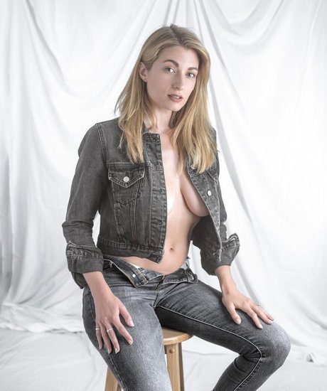 Nacktes geleaktes OnlyFans-Foto von Kes Neale