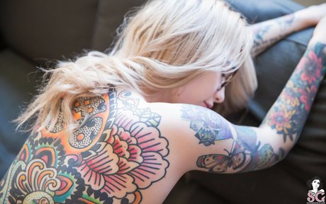 Naakte gelekte OnlyFans-foto van Bae Suicide