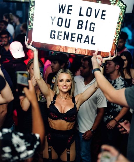 Alasti lekkinud OnlyFans-i pilt Skylartalley12