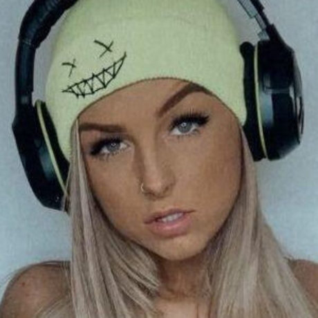 Naken lekkede OnlyFans-bilde av Lillie Stokes