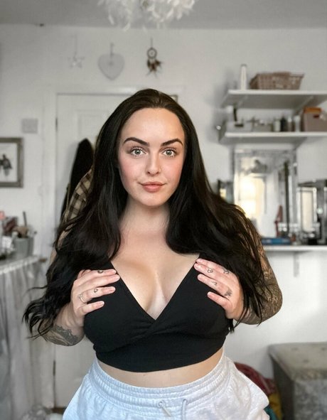 Nacktes geleaktes OnlyFans-Foto von Missshelbyrae