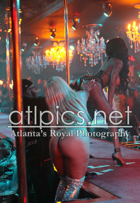 Nahá fotka uniklých OnlyFans od Nisha Thomas