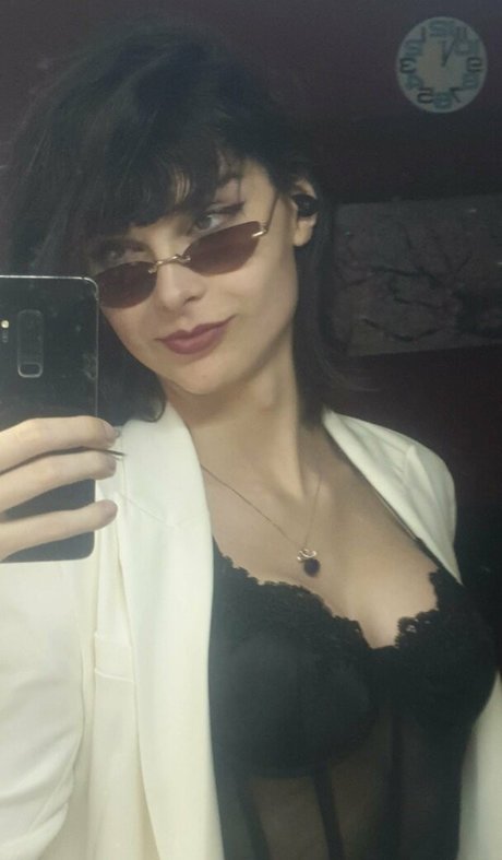 Nahá fotka uniklých OnlyFans od Niki Zmf