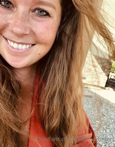 Alasti lekkinud OnlyFans-i pilt Violettsummers