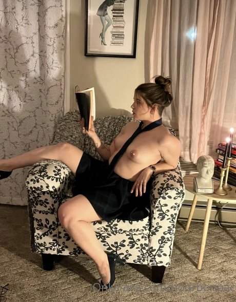 Naakte gelekte OnlyFans-foto van Bourbonformyalpacas