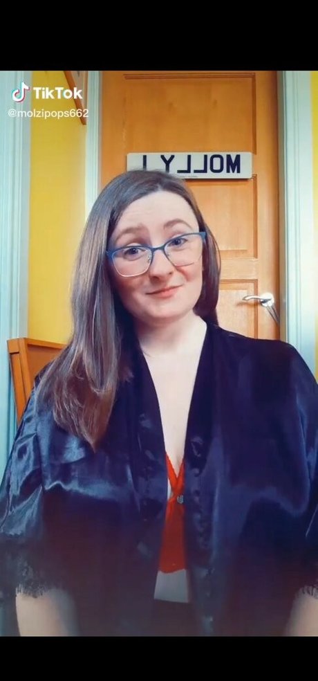 Foto di nudo di fuga di OnlyFans di Molzipops662