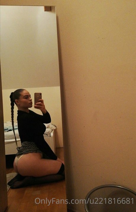 Naakte gelekte OnlyFans-foto van Xoxoshawtyxoxo