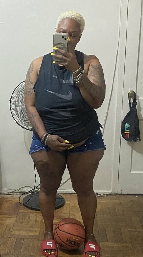 Foto desnuda filtrada de OnlyFans de Dimplezrose