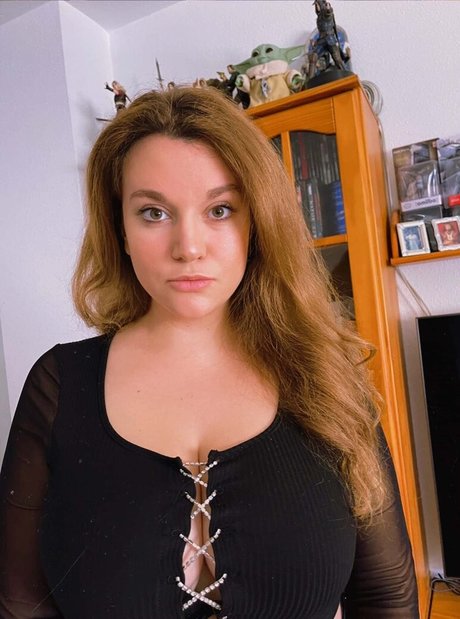 Обнаженная фотография утечки OnlyFans от Carmen Curvy