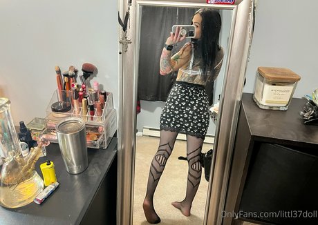 Nacktes geleaktes OnlyFans-Foto von Little Doll