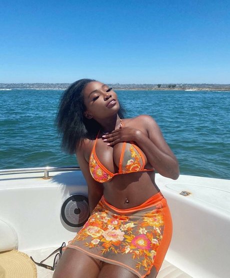 Naken lekkede OnlyFans-bilde av Osa Lovely