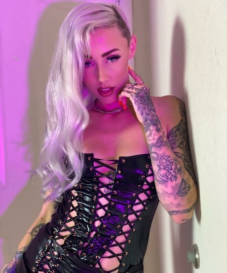 Naken lekkede OnlyFans-bilde av Shonda Laurelee Mackey