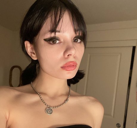 Alasti lekkinud OnlyFans-i pilt Kawaiigrrl