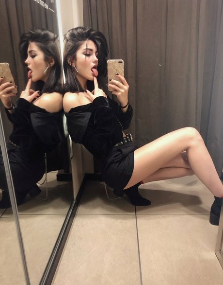 Naakte gelekte OnlyFans-foto van Ghostfl0wer