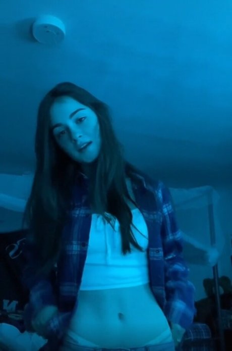 Alasti lekkinud OnlyFans-i pilt Nellie Rose