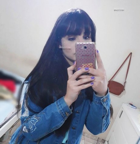 Naakte gelekte OnlyFans-foto van Isadora Amorim