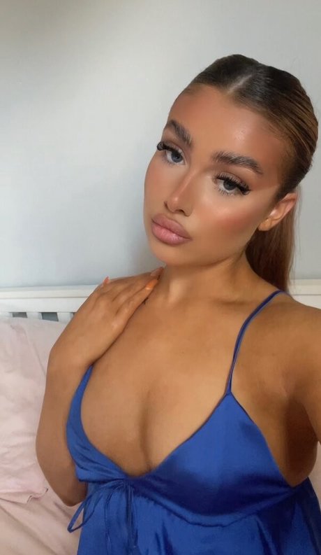 Naken lekkede OnlyFans-bilde av Khloe Hollyoake