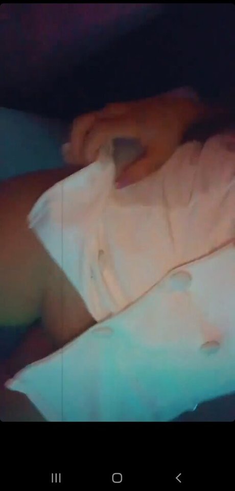 Naakte gelekte OnlyFans-foto van Ariela Chalhoub