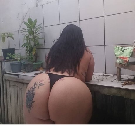 Alasti lekkinud OnlyFans-i pilt Liahjham