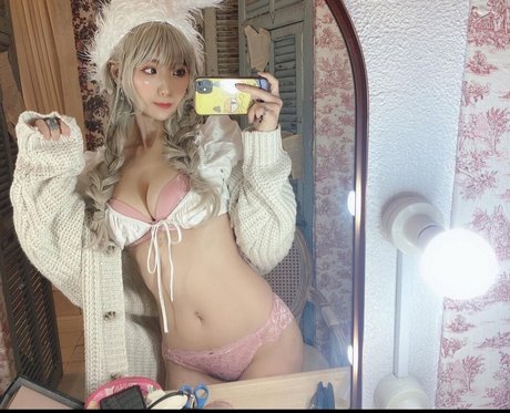 Naken läckt OnlyFans-bild av Tsunko