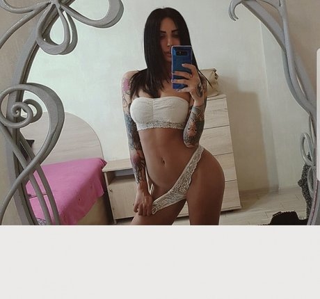 Naakte gelekte OnlyFans-foto van Daissy Rutti