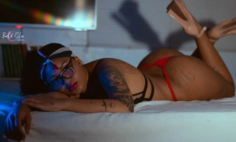 Naakte gelekte OnlyFans-foto van Carla Dias