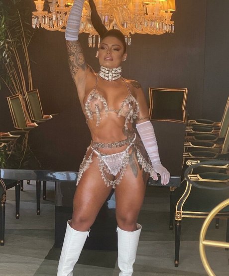 Foto di nudo di fuga di OnlyFans di Leila Dantas