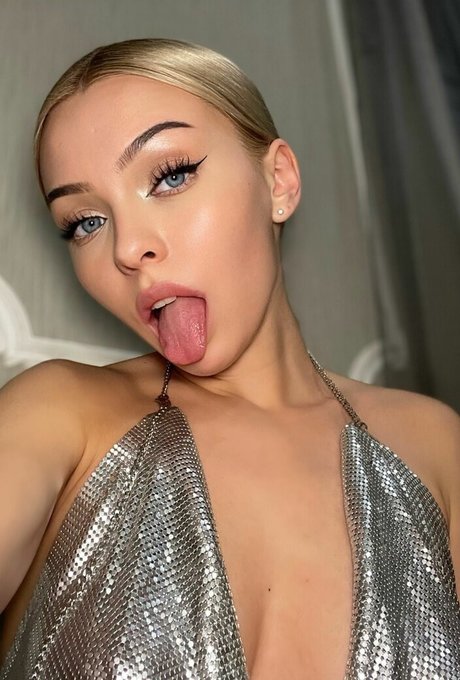 Naakte gelekte OnlyFans-foto van Lis Evans