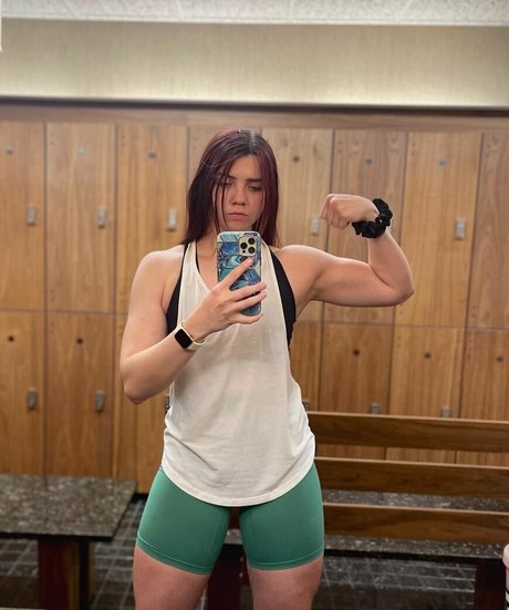 Alasti lekkinud OnlyFans-i pilt Taylorliz