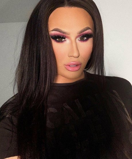 Naakte gelekte OnlyFans-foto van Sasha Donis