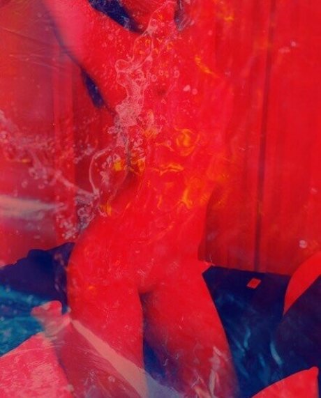 Naakte gelekte OnlyFans-foto van Larawiish