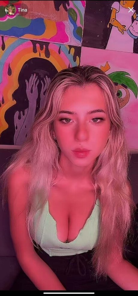 OnlyFans-model Tinau1