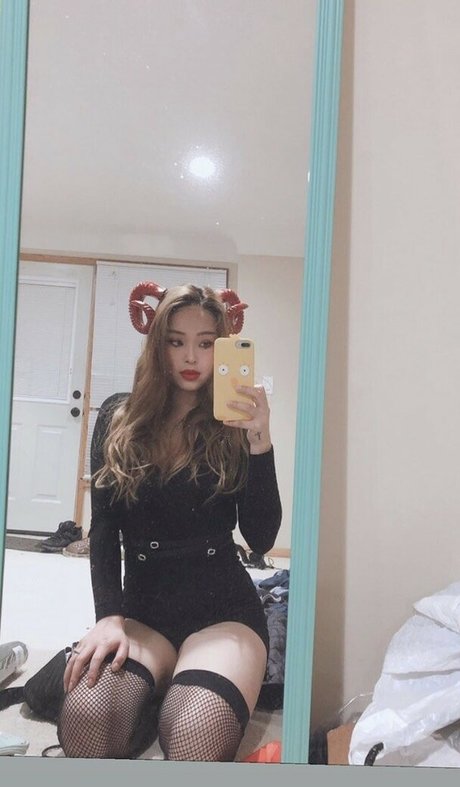 Nahá fotka uniklých OnlyFans od Carrie Xiong