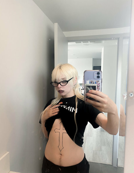 Naken lekkede OnlyFans-bilde av Vampyr4u