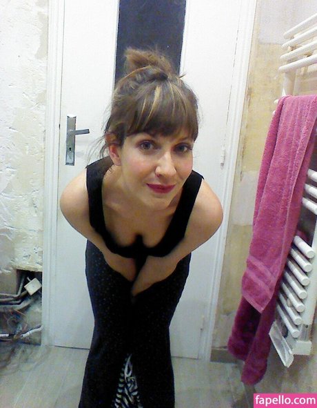 Nahá fotka uniklých OnlyFans od Carine Ribert