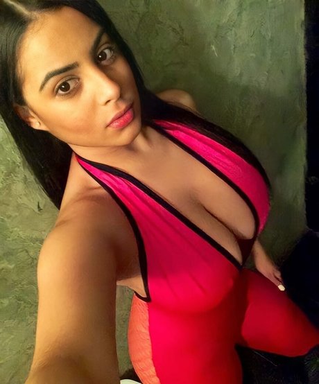 Naken lekkede OnlyFans-bilde av Donya Elshrbeny