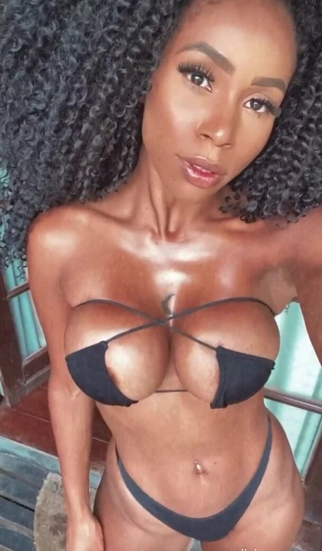 Обнаженная фотография утечки OnlyFans от Santana Skyy